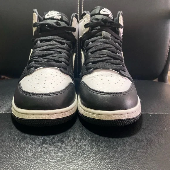 Kids Nike Air Jordan 1 Retro High Black and White Sneakers Size 7Y - Picture 4 of 11
